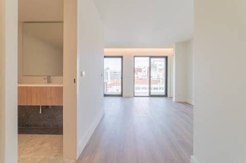 T1 com Varanda nas Avenidas Novas - Centralidade e Estilo no Coração de Lisboa