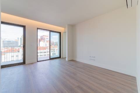 T1 com Varanda nas Avenidas Novas - Centralidade e Estilo no Coração de Lisboa