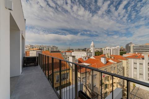 T1 com Varanda nas Avenidas Novas - Centralidade e Estilo no Coração de Lisboa