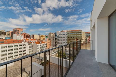 T1 com Varanda nas Avenidas Novas - Centralidade e Estilo no Coração de Lisboa