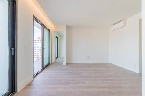 T1 com Varanda nas Avenidas Novas - Centralidade e Estilo no Coração de Lisboa