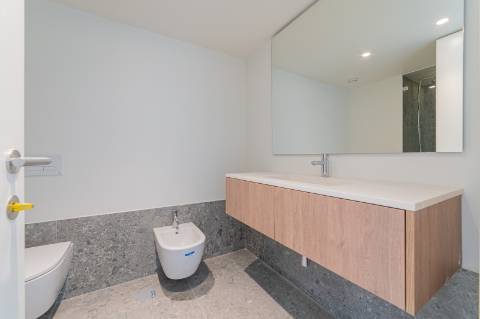 T1 com Varanda nas Avenidas Novas - Centralidade e Estilo no Coração de Lisboa