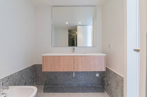 T1 com Varanda nas Avenidas Novas - Centralidade e Estilo no Coração de Lisboa