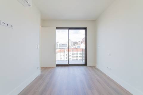 T1 com Varanda nas Avenidas Novas - Centralidade e Estilo no Coração de Lisboa