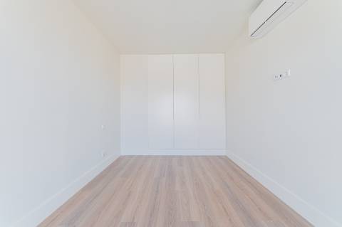 T1 com Varanda nas Avenidas Novas - Centralidade e Estilo no Coração de Lisboa