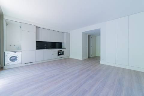 T1 com Varanda nas Avenidas Novas - Conforto e Centralidade em Lisboa