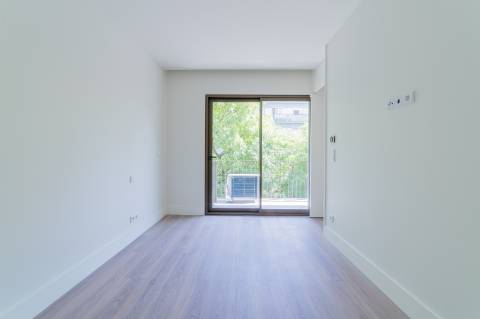 T1 com Varanda nas Avenidas Novas - Conforto e Centralidade em Lisboa