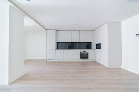 T2 com Terraço de 49 m² e Estacionamento nas Avenidas Novas