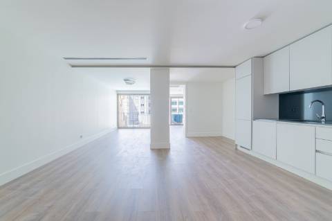 T2 com Terraço de 49 m² e Estacionamento nas Avenidas Novas