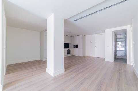 T2 com Terraço de 49 m² e Estacionamento nas Avenidas Novas