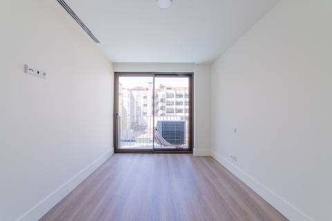 T2 com Terraço de 49 m² e Estacionamento nas Avenidas Novas