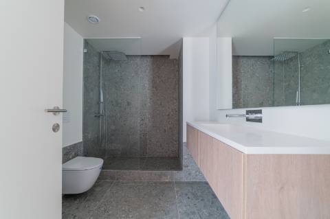 T2 com Terraço de 49 m² e Estacionamento nas Avenidas Novas