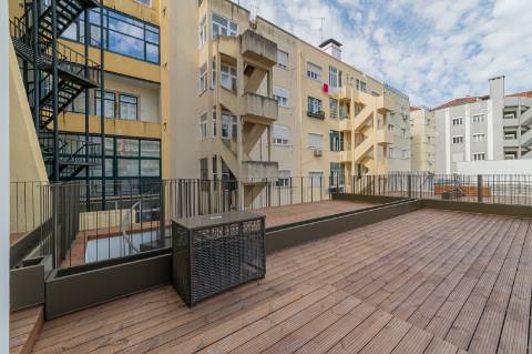 T2 com Terraço de 49 m² e Estacionamento nas Avenidas Novas