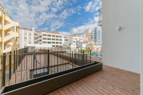 T2 com Terraço de 49 m² e Estacionamento nas Avenidas Novas