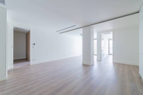 T2 com Terraço de 49 m² e Estacionamento nas Avenidas Novas