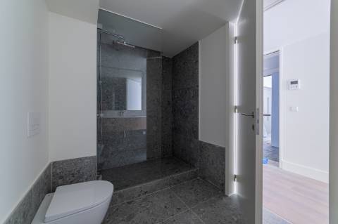 T1 com Varanda nas Avenidas Novas - Conforto e Estilo no Centro de Lisboa