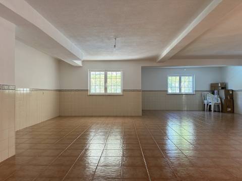 Moradia Geminada T4 totalmente renovada, perto do mar