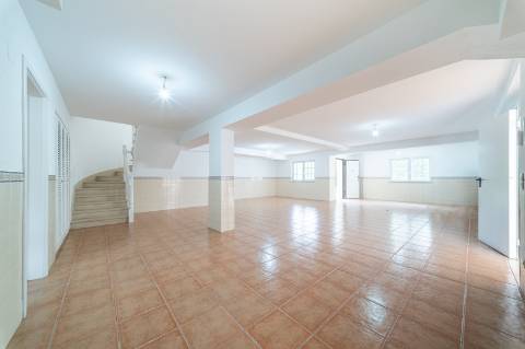 Moradia T4 na Marisol, próxima das praias e a 20 min de Lisboa