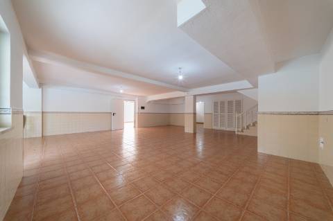 Moradia T4 na Marisol, próxima das praias e a 20 min de Lisboa