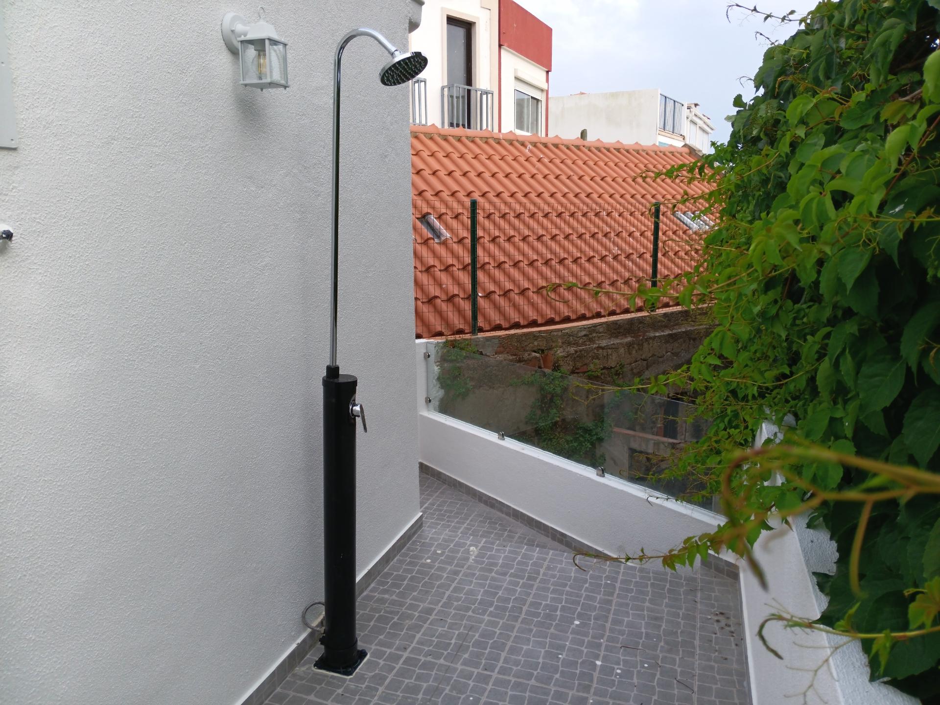 Casa T2 remodelada no centro de Sesimbra