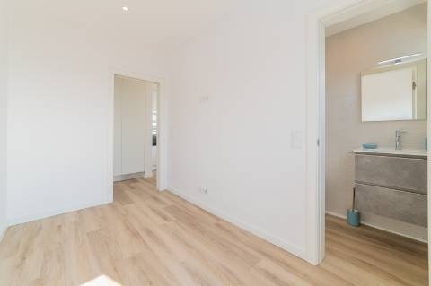 Apartamento T3 totalmente remodelado, em Cacilhas, Almada