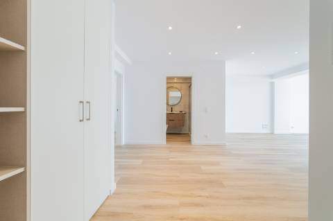 Apartamento T3 totalmente remodelado, em Cacilhas, Almada