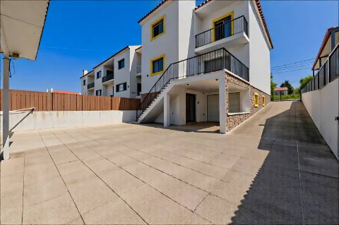 Moradia T3 + T2 Independente na Almoinha - Sesimbra