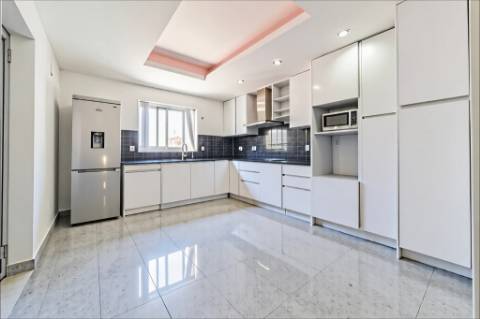 Moradia T3 + T2 Independente na Almoinha - Sesimbra