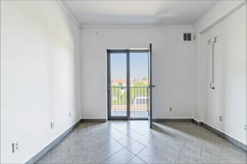 Moradia T3 + T2 Independente na Almoinha - Sesimbra