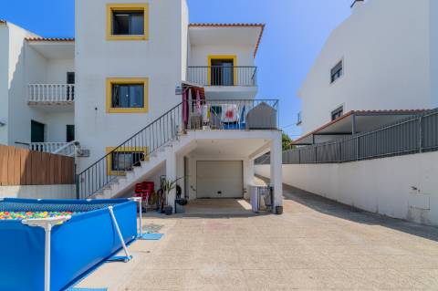 Moradia T3 + T2 Independente na Almoinha - Sesimbra