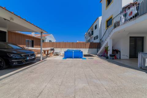 Moradia T3 + T2 Independente na Almoinha - Sesimbra