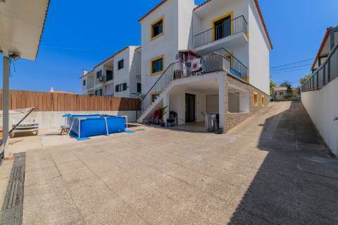 Moradia T3 + T2 Independente na Almoinha - Sesimbra