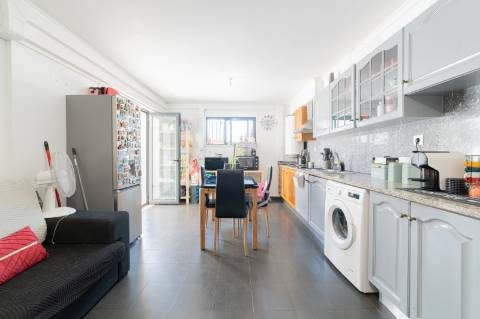 Moradia T3 + T2 Independente na Almoinha - Sesimbra