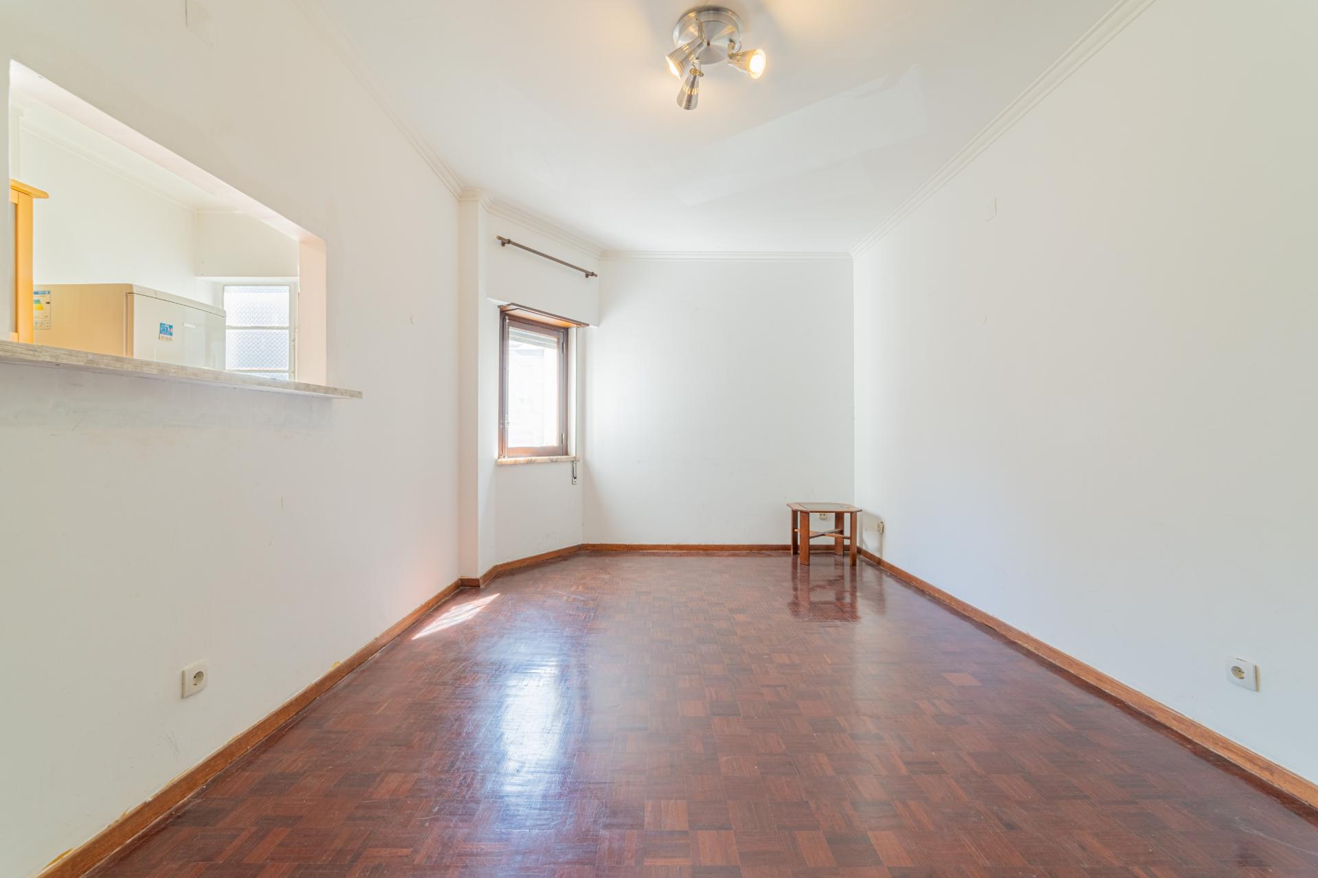 Apartamento Luminoso com 61m² e Elevador - Centro de Agualva-Cacém