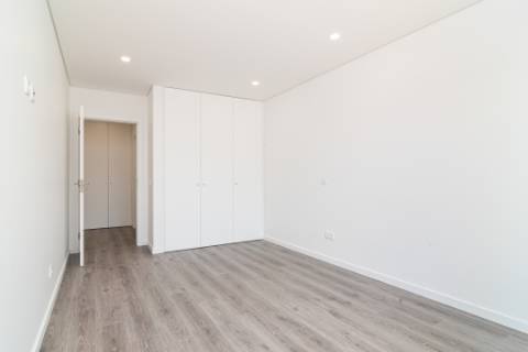 Apartamento T5 duplex na Urbanização Nossa Sra da Atalaia