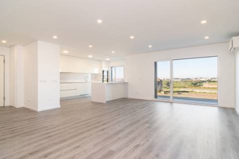 Apartamento T5 duplex na Urbanização Nossa Sra da Atalaia