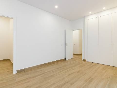 MORADIA T3+1 | A DOIS MINUTOS DAS PRAIAS DE S.JOAO DA CAPARICA