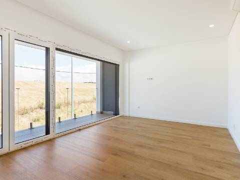 MORADIA T3+1 | A DOIS MINUTOS DAS PRAIAS DE S.JOAO DA CAPARICA