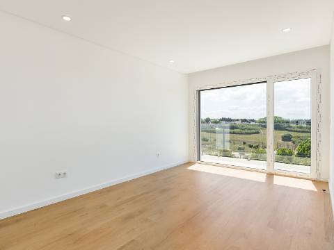 MORADIA T3+1 | A DOIS MINUTOS DAS PRAIAS DE S.JOAO DA CAPARICA