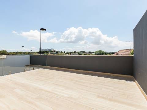 MORADIA T3+1 | A DOIS MINUTOS DAS PRAIAS DE S.JOAO DA CAPARICA