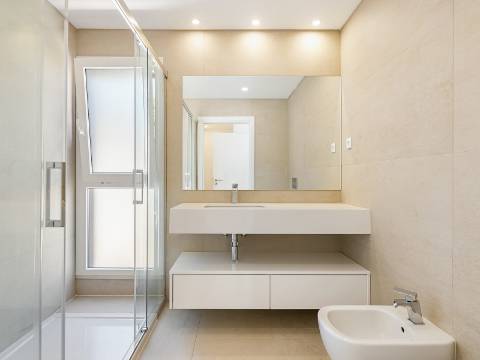 MORADIA T3+1 | A DOIS MINUTOS DAS PRAIAS DE S.JOAO DA CAPARICA