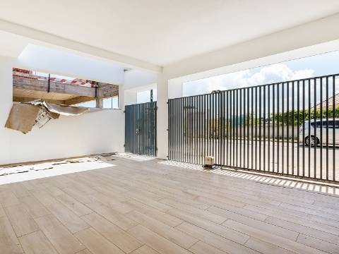 MORADIA T3+1 | A DOIS MINUTOS DAS PRAIAS DE S.JOAO DA CAPARICA