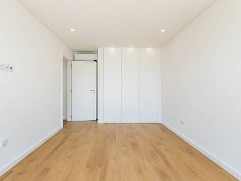 MORADIA T3+1 | A DOIS MINUTOS DAS PRAIAS DE S.JOAO DA CAPARICA