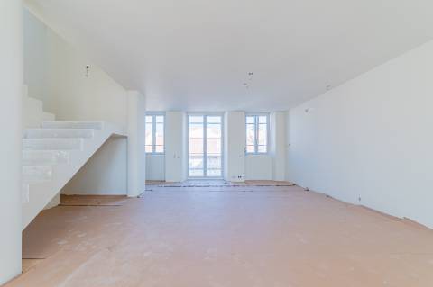 Apartamento T3 duplex no Condomínio Páteo Monte Estoril