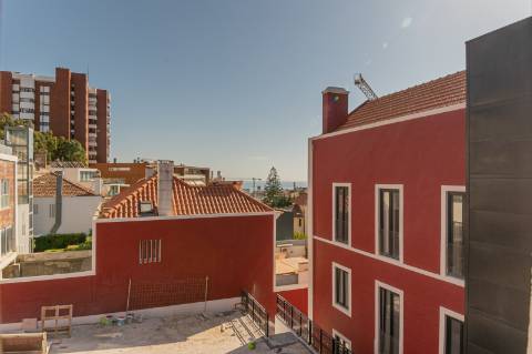 Moradia T3 com 3 Suites, em condomínio fechado no Monte Estoril