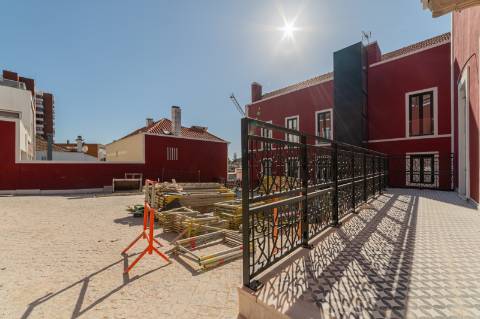 Moradia T3 com 3 Suites, em condomínio fechado no Monte Estoril