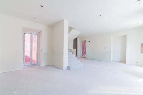 Moradia T3 com 3 Suites, em condomínio fechado no Monte Estoril