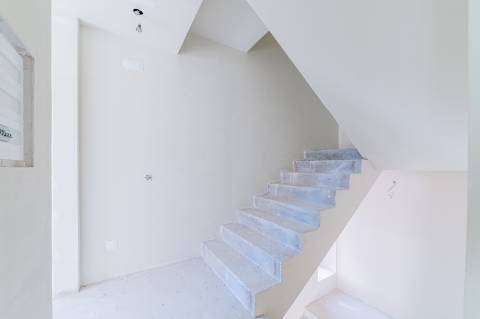 Moradia T3 com 3 Suites, em condomínio fechado no Monte Estoril