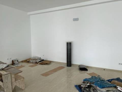 Loja na Carvoeira com 100m2