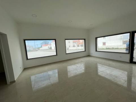 Loja na Carvoeira com 100m2